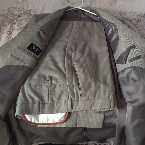 Business Suit Never Worn - Picture 2 of 3